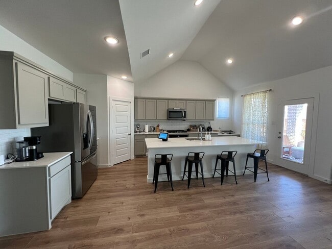 Photo - 401 Loganberry Dr