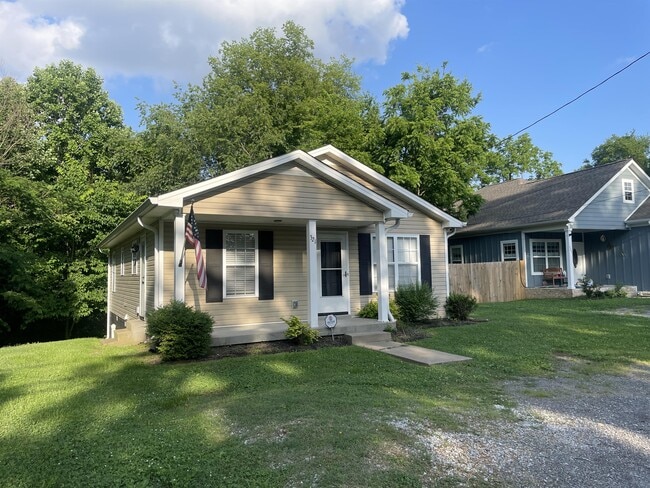 Photo - 321 Rossview Rd