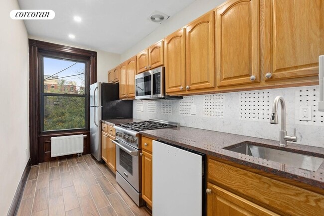 Photo - 446 E 118th St