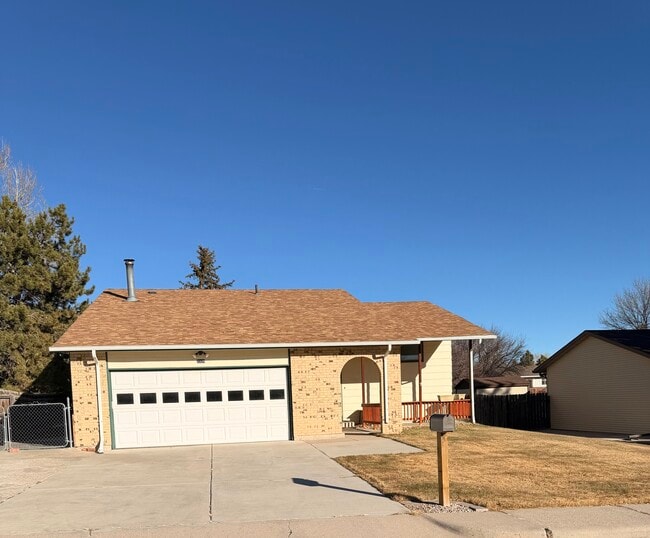 Photo - 2328 Apache St