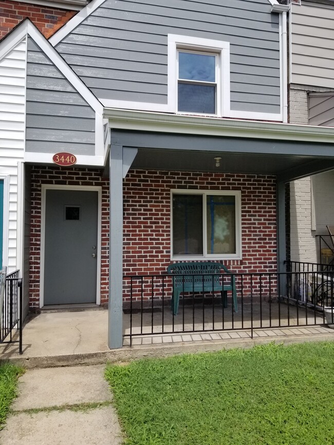 Building Photo - 3440 Dix St NE