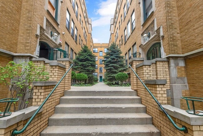 Building Photo - 7209 S Yates Blvd