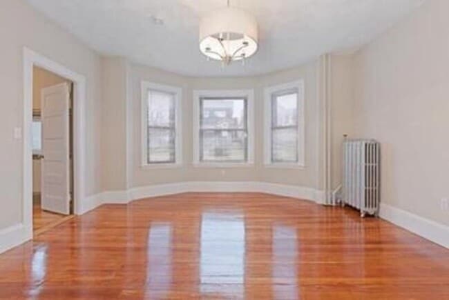 Building Photo - 94 Gladstone St Unit 1