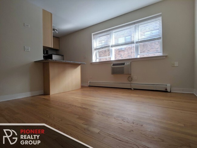 Photo - 625 W Wrightwood Ave