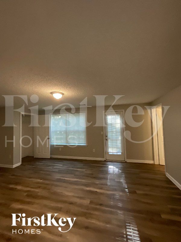 48 Moody Farm Rd
