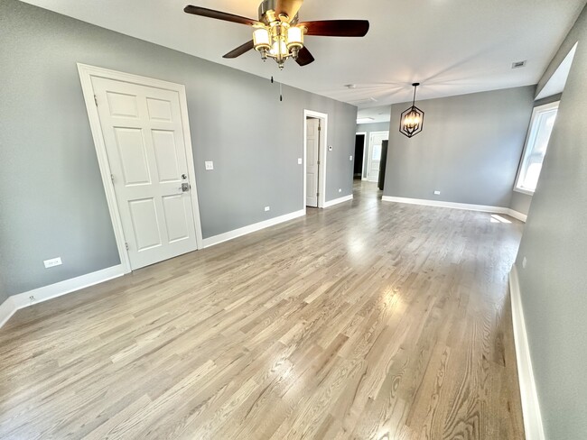 Photo - 2233 N Lawler Ave Unit 1