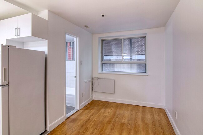 Photo - 25 Av des Pins O Unité 218