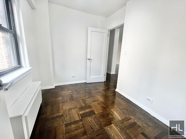 Photo - EAST 35 STREET Unit 9F