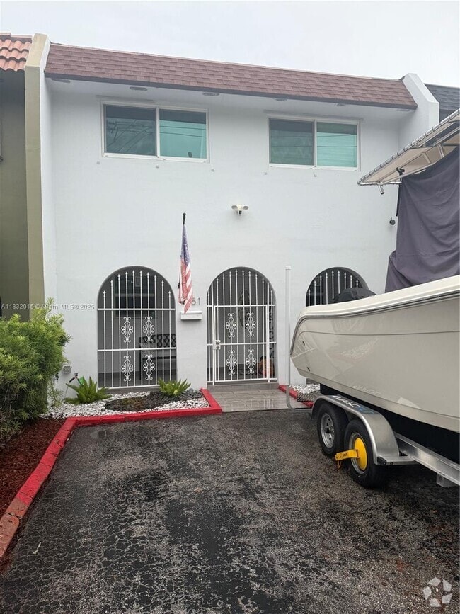 Building Photo - 7151 W 3rd Ct Rental
