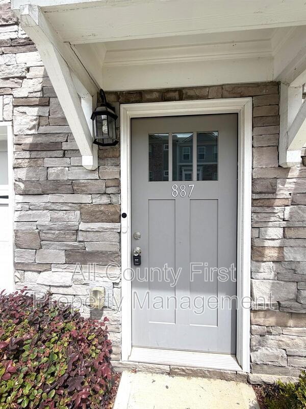 Photo - 887 Society Cir