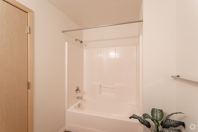 2BR, 2BA - 980 SF