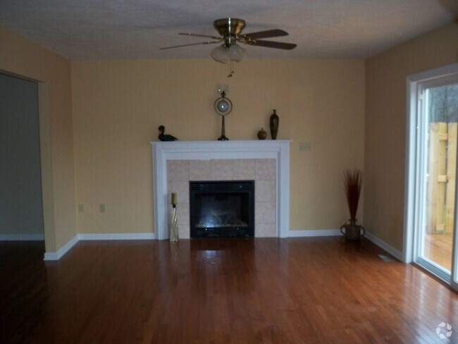 Building Photo - Spacious 4 bedroom Bellefonte house availa...