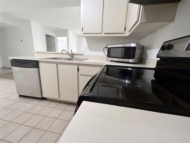 Photo - 400 Palm Cir W Unidad 201