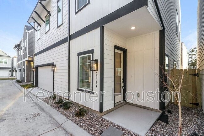 Photo - 9910 Clark Rd