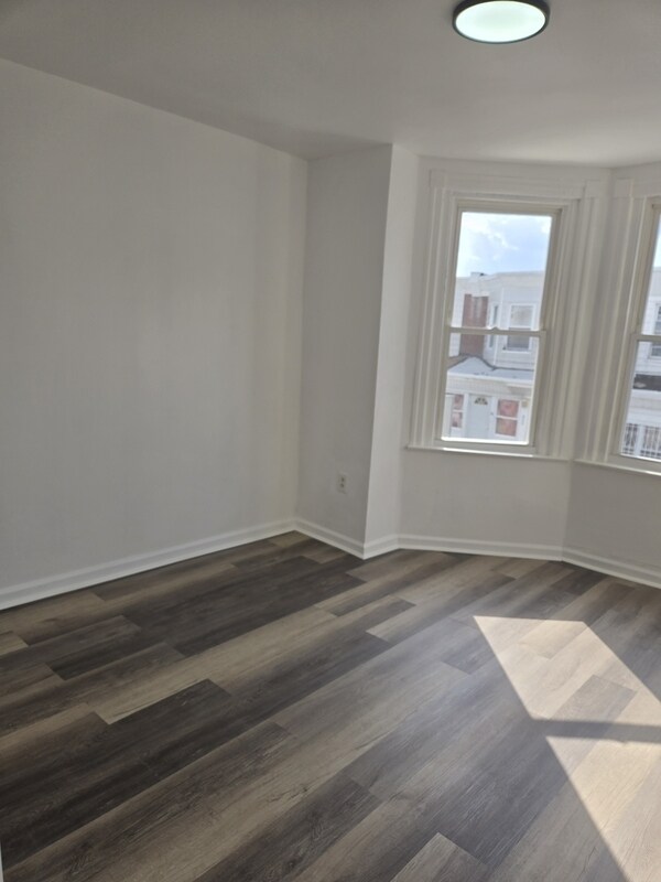 Photo - 6330 Regent St