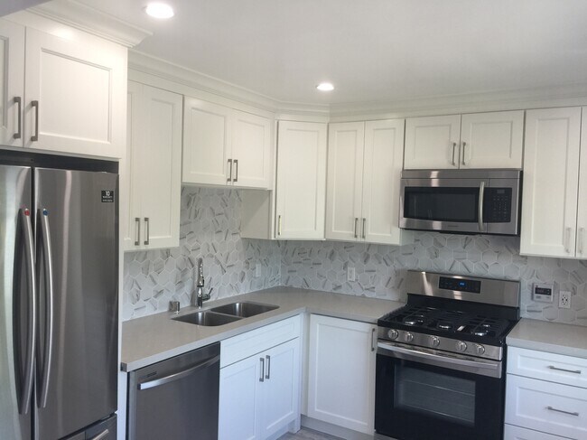 Building Photo - 2110 Spaulding Ave Unit D Rental