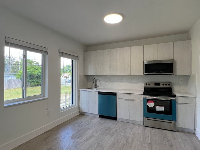 Photo - 246 NW 49th St