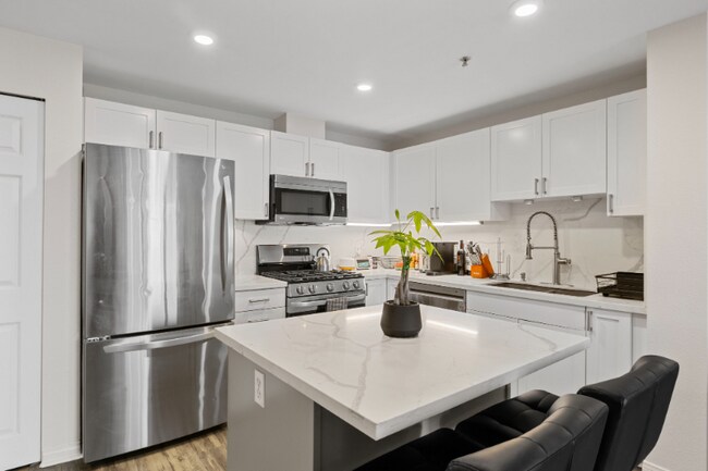 Photo - 1240 India St Unidad 2103