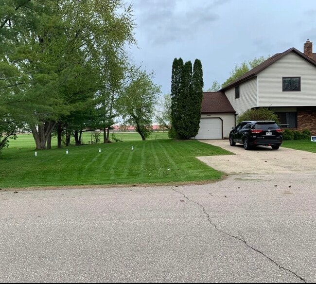 Building Photo - 3940 Finch Trl