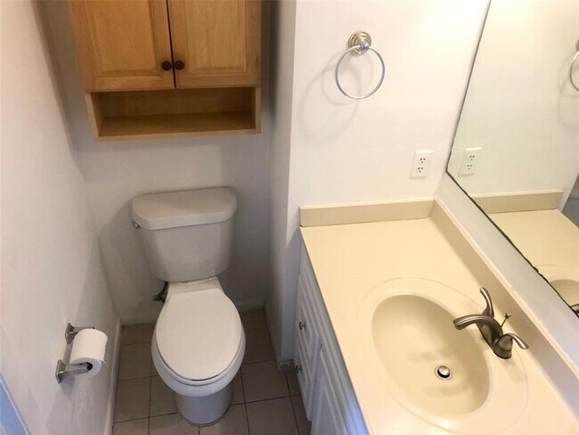 Photo - 15701 W Waterside Cir Unidad 202