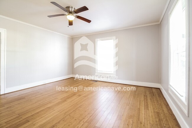 Photo - 210 Farmer St