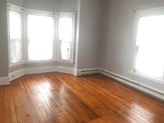 Building Photo - 61 Summer St Unit 1