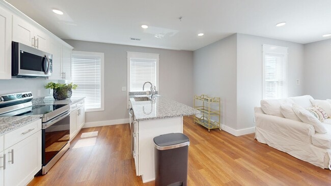 Building Photo - 5BR/5BA in Fort Sanders | Walk to UTK | St... Rental