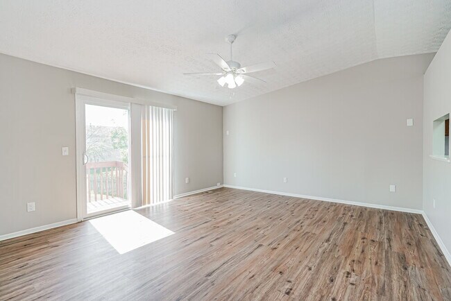Photo - 794 Wallinger Dr