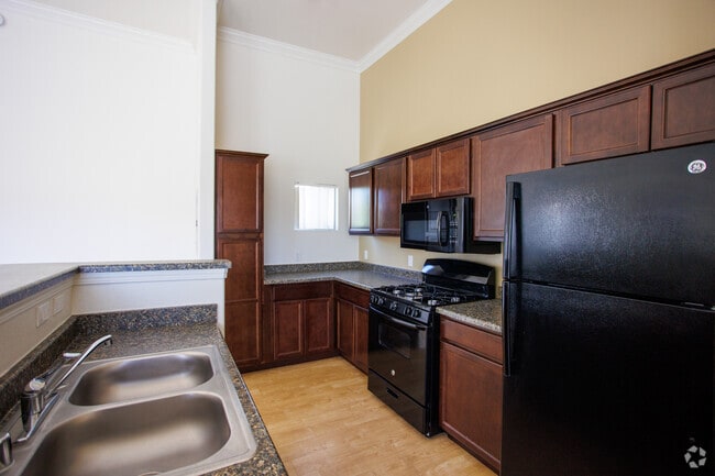 The Artist Loft - 846SF - Kitchen