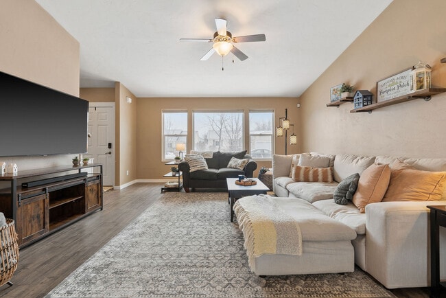 Photo - 18 Carnegie Dr