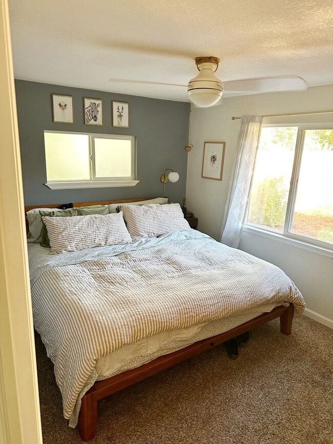 Photo - 631 E 12th St