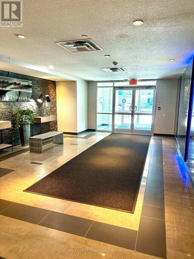 Photo - 320 Sugarcreek Trail Unité 203