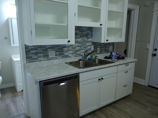 Building Photo - 19 Sheffield Ave Unit Lower