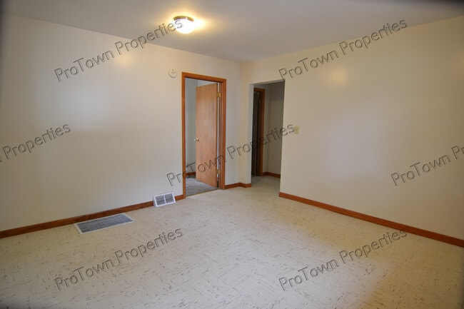 Photo - 106 Bowen Pl