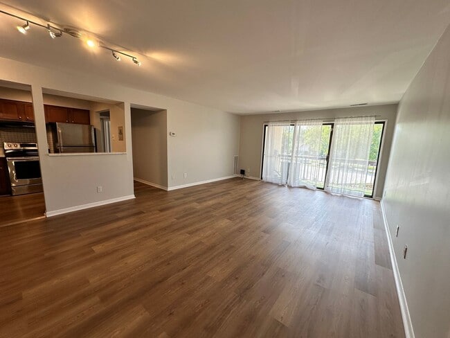 Photo - 10108 Campus Way S