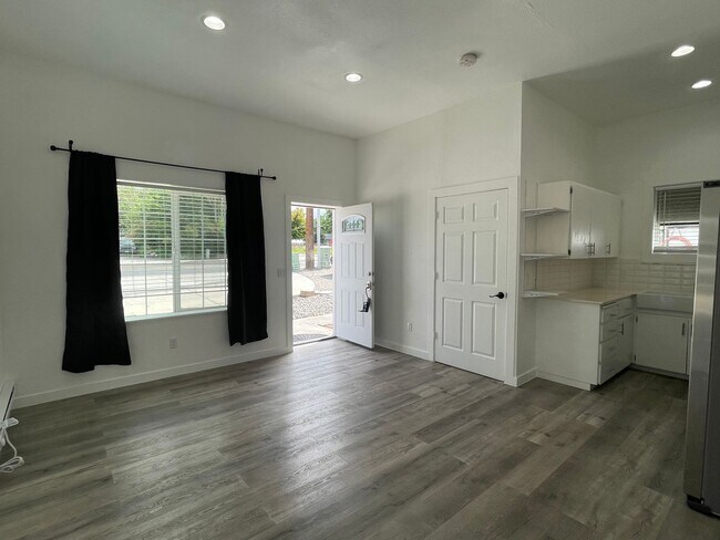 Photo - Updated 2 bedroom, large fenced back yard ...