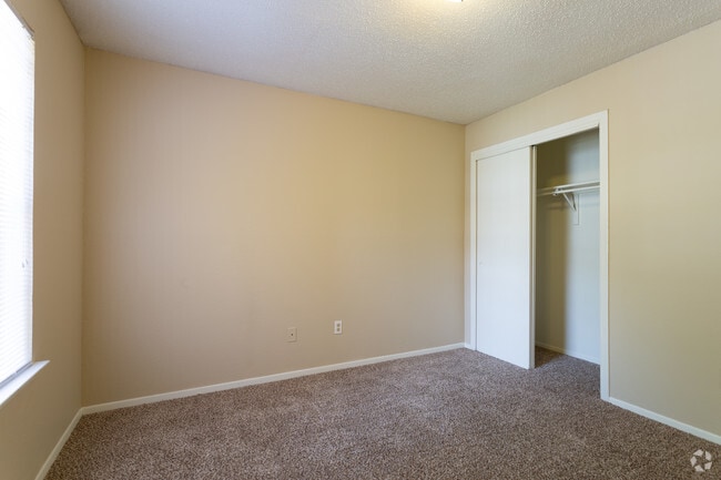 2BR,2BA - 902SF B4 - BEDROOM