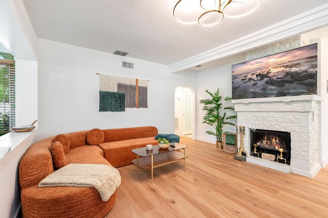 Building Photo - 1336 NE 14th Ave