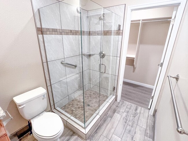 Photo - 1060 Louis St