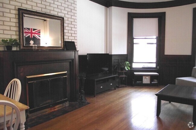 Building Photo - 924 Beacon St Unit 2 Rental