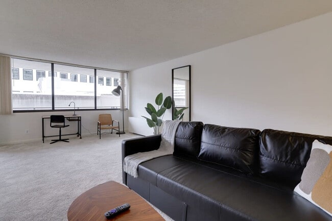 Building Photo - 320 23rd St S Rental