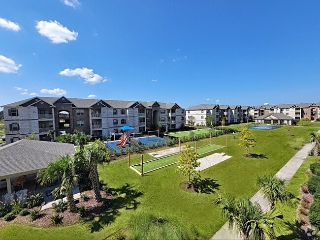Courtyard Overview, East - Palisades at Stones Bay Rental
