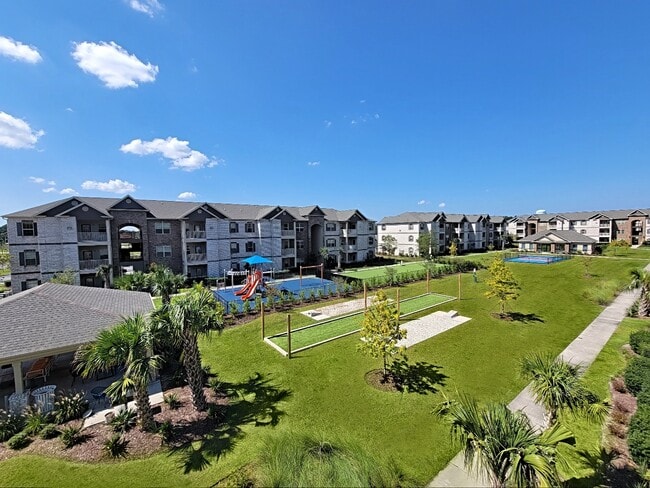 Courtyard Overview, East - Palisades at Stones Bay