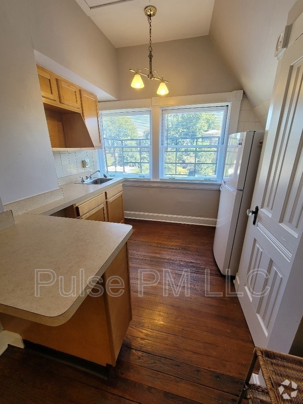 Building Photo - 634 Greenup St Rental