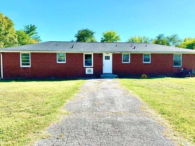 Building Photo - 462 Circle Dr Rental