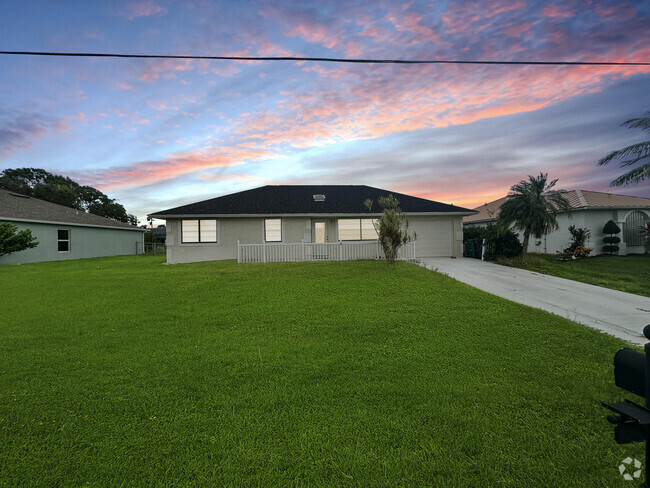 Building Photo - 977 SE Bayfront Ave Rental