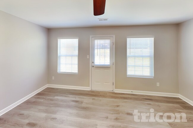 Photo - 253 Aershire Ct