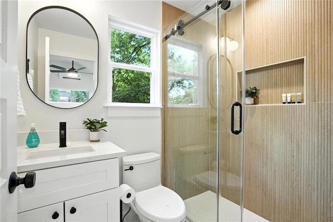 Photo - 1597 Glenwood Ave SE