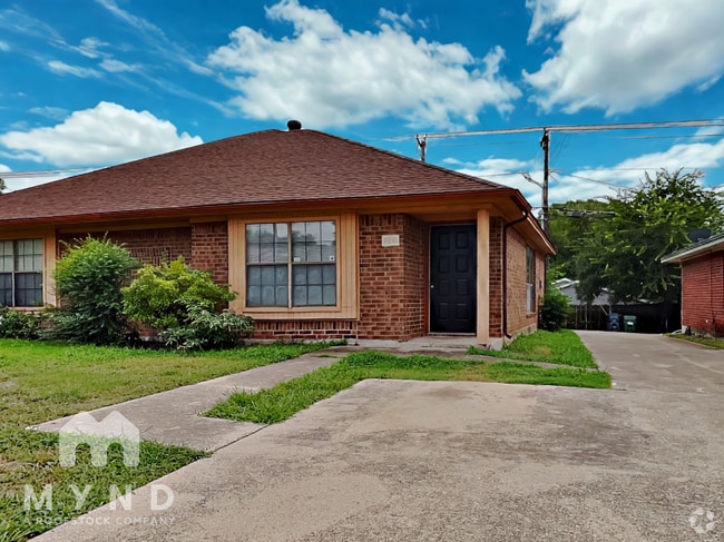Building Photo - 2216 Summer Day Dr Rental