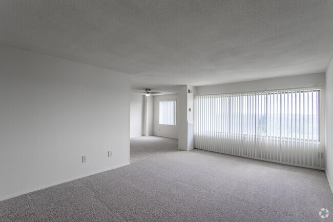 3 BR, 2.5 BA - 1,490 SF